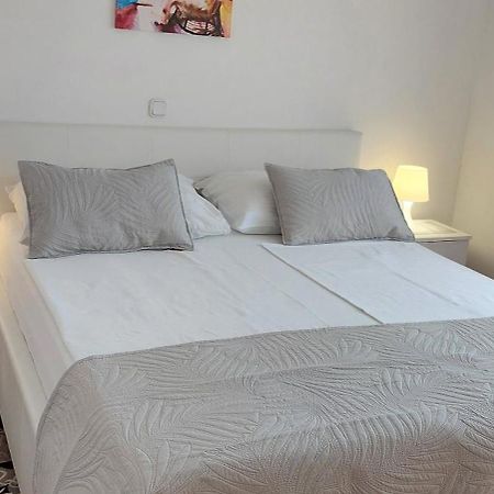 Apartment Ivana,Mali Maj Porec Bagian luar foto